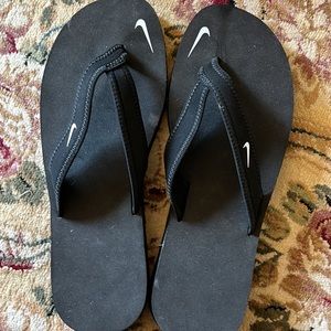 Nike Size 7 Flip Flops